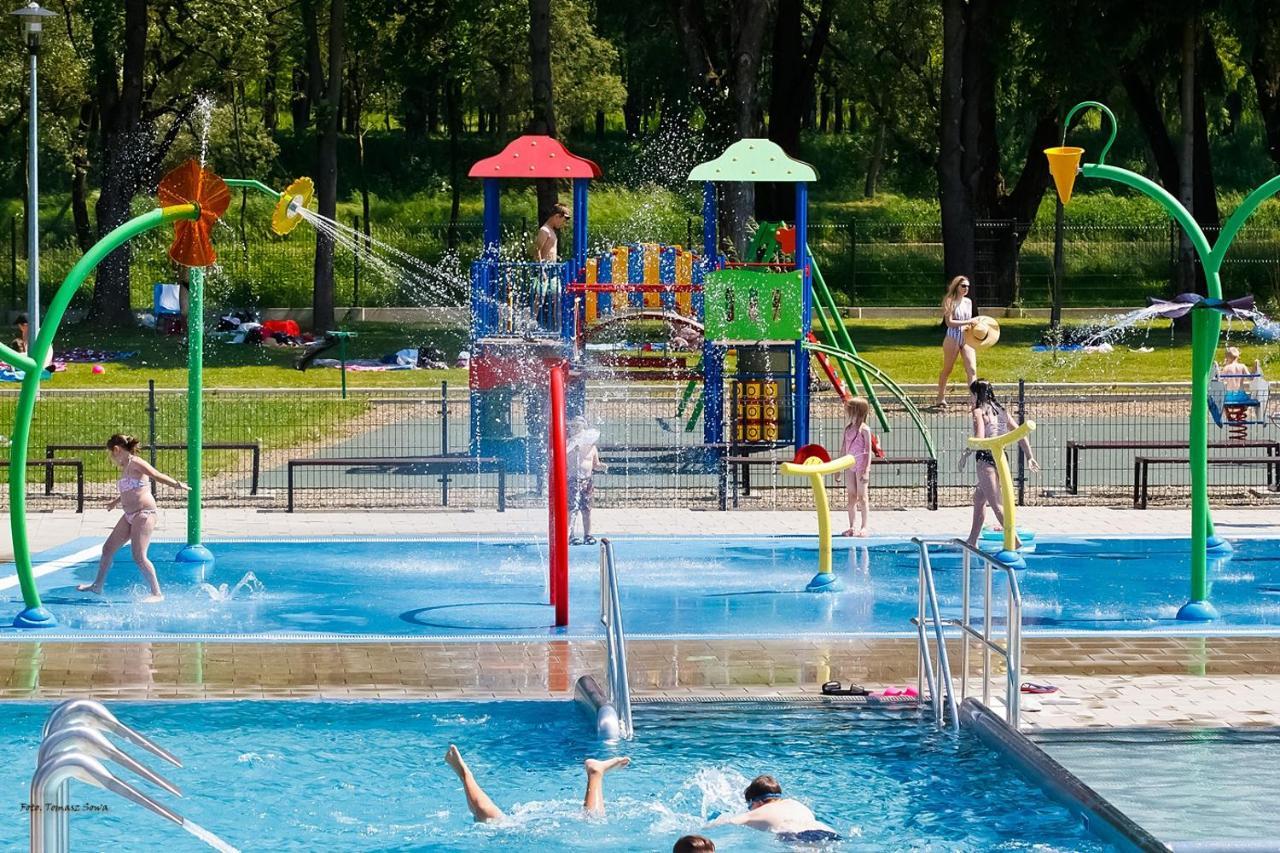 Hotel Dom Sportowca Błonie - MOSiR Sanok Zewnętrze zdjęcie
