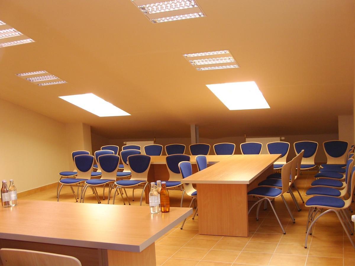 Hotel Dom Sportowca Błonie - MOSiR Sanok Zewnętrze zdjęcie
