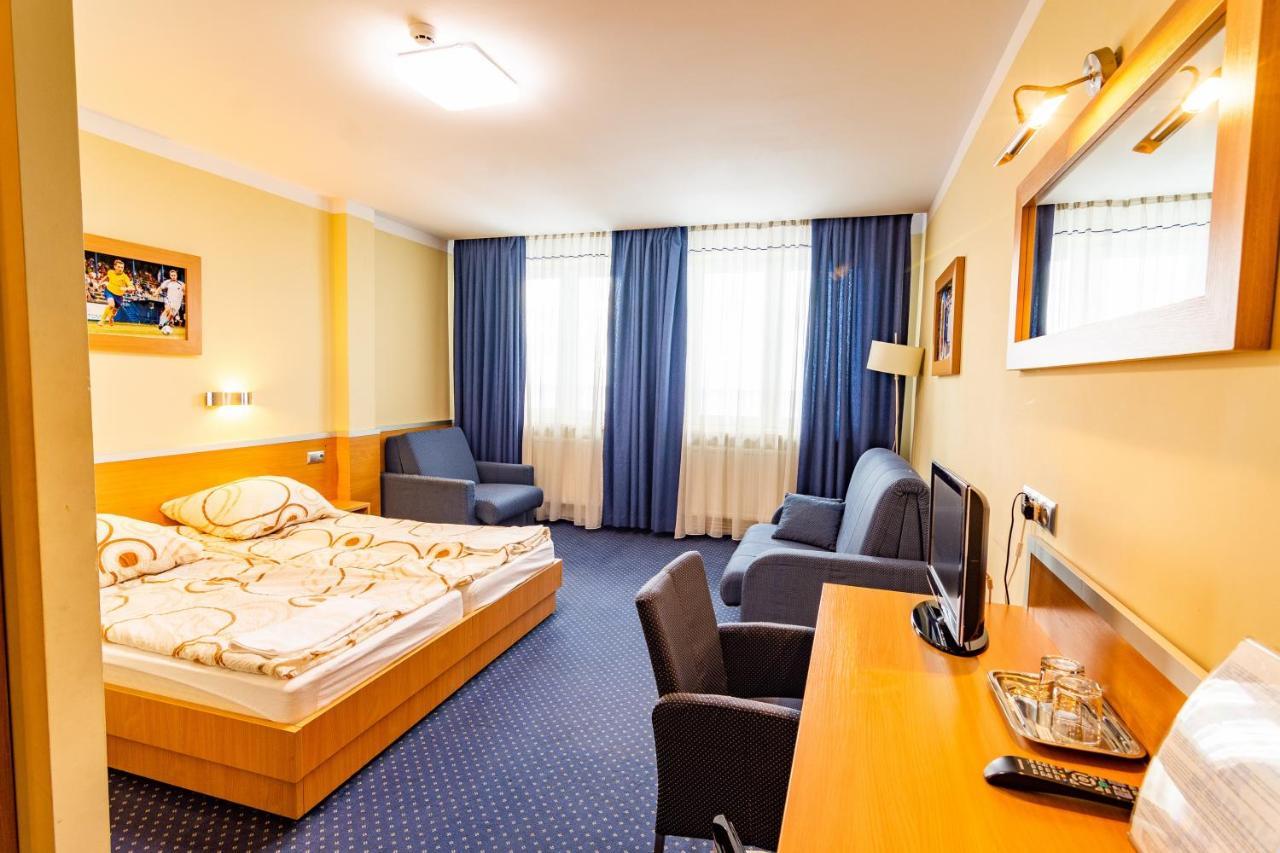Hotel Dom Sportowca Błonie - MOSiR Sanok Zewnętrze zdjęcie