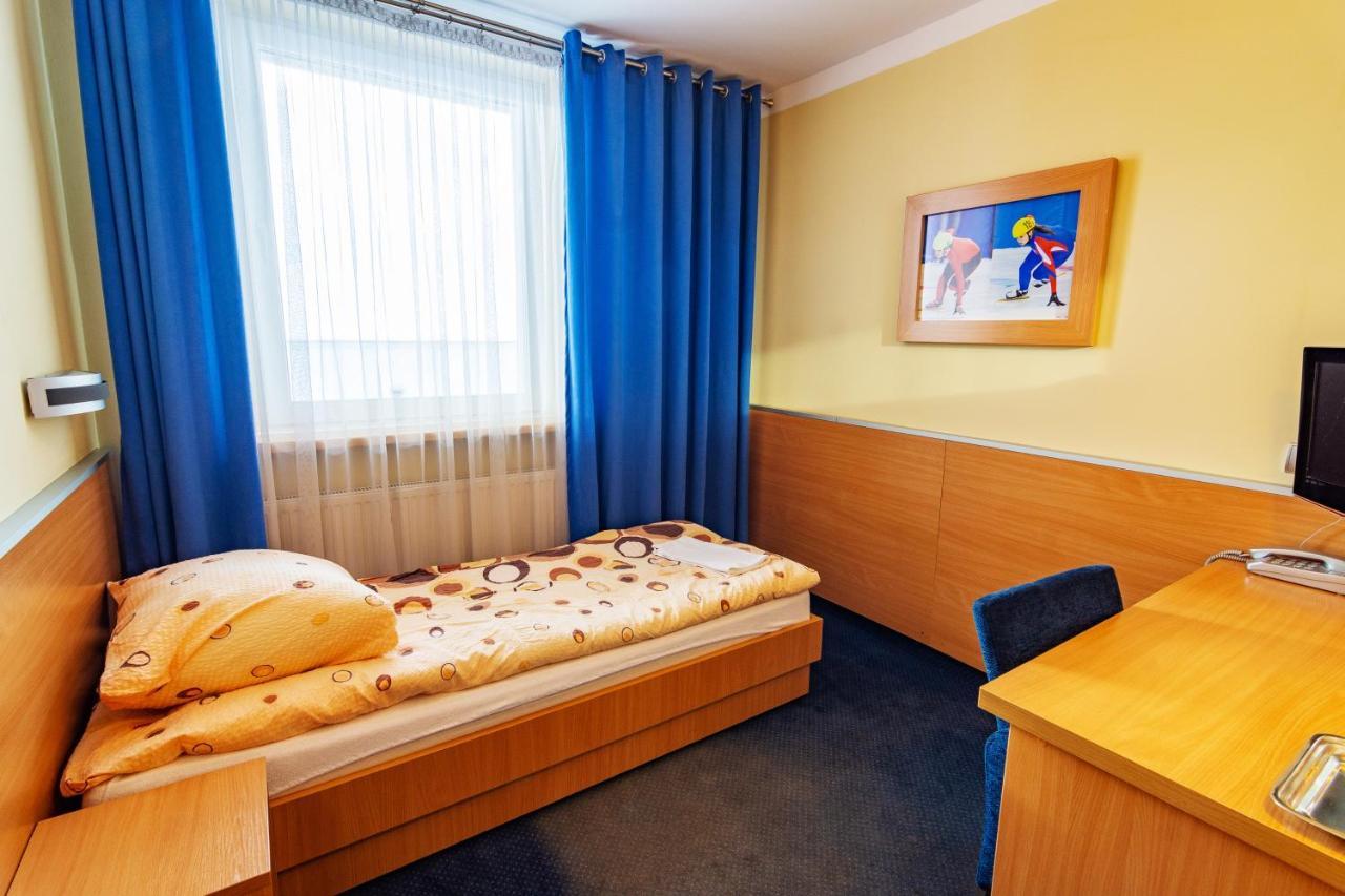 Hotel Dom Sportowca Błonie - MOSiR Sanok Zewnętrze zdjęcie