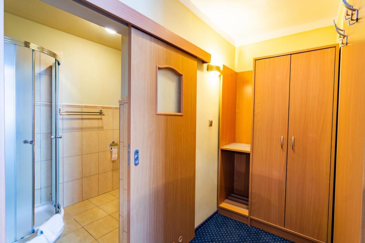 Hotel Dom Sportowca Błonie - MOSiR Sanok Zewnętrze zdjęcie
