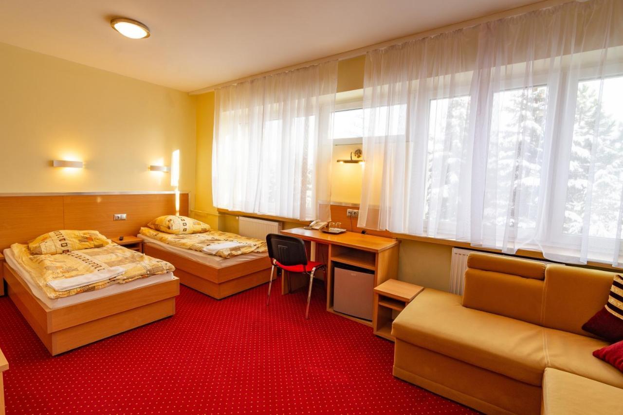 Hotel Dom Sportowca Błonie - MOSiR Sanok Zewnętrze zdjęcie