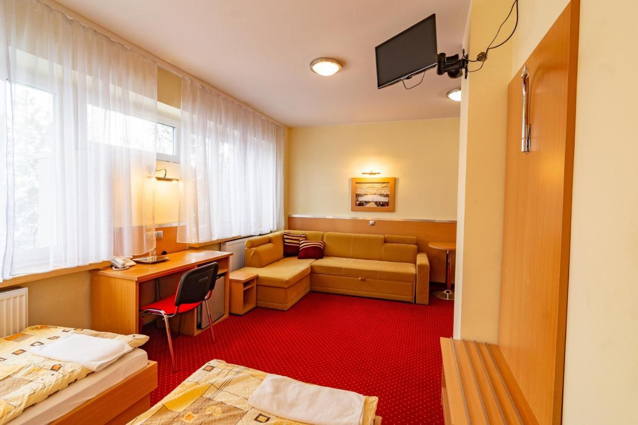 Hotel Dom Sportowca Błonie - MOSiR Sanok Zewnętrze zdjęcie