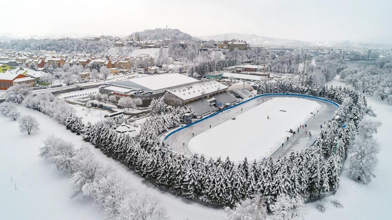Hotel Dom Sportowca Błonie - MOSiR Sanok Zewnętrze zdjęcie