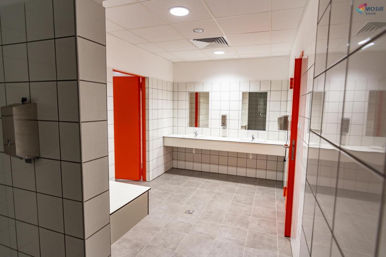 Hotel Dom Sportowca Błonie - MOSiR Sanok Zewnętrze zdjęcie