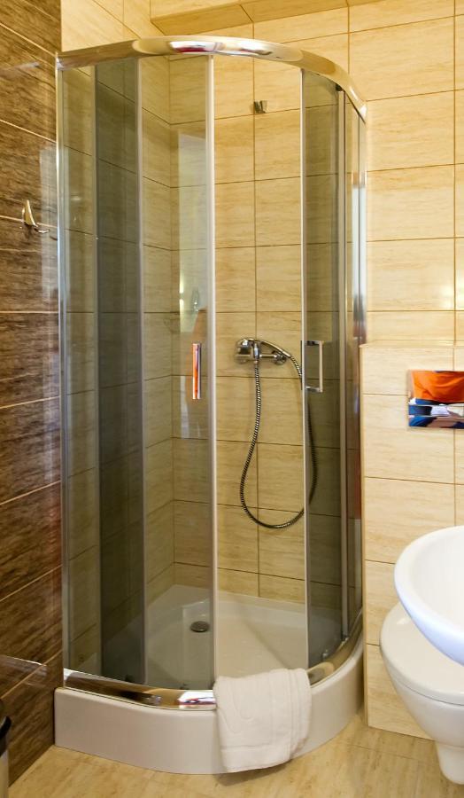 Hotel Dom Sportowca Błonie - MOSiR Sanok Zewnętrze zdjęcie