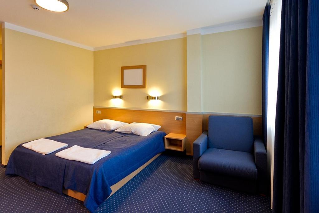 Hotel Dom Sportowca Błonie - MOSiR Sanok Zewnętrze zdjęcie