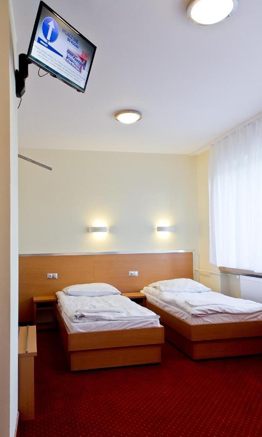 Hotel Dom Sportowca Błonie - MOSiR Sanok Zewnętrze zdjęcie
